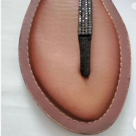 C&M Aria Silver Jeweled Studded Black Flat Thong Sandals Size 8.5 NWT - Picture 2 of 5